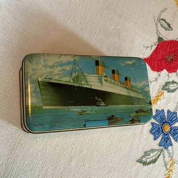 Benson's vintage candy tin, Queen Mary, English Toffee Favourites, hinged lid - Picture 2 of 14